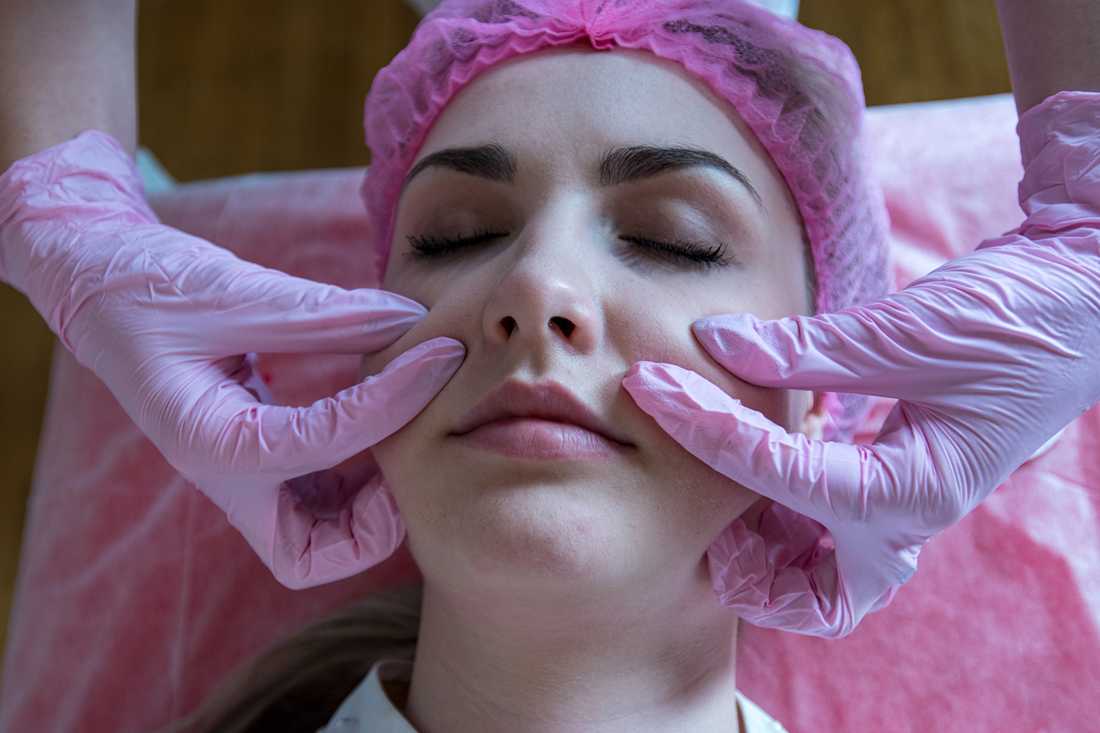 Stem Cell Treatments vs. Traditional Cosmetic Surgery: Cost, Benefits, and Results
