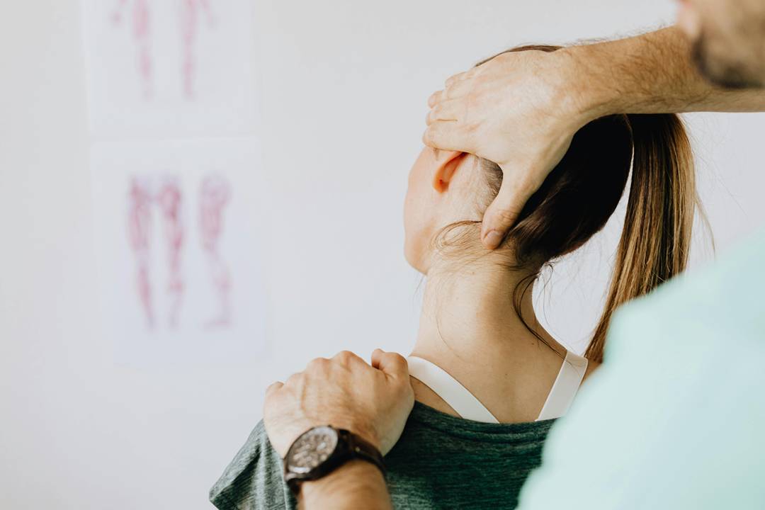 Effective Gentle Stretches to Relieve Neck Pain at Your Desk