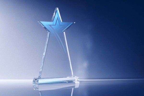 How to Design Acrylic Custom Awards That Leave a Lasting Impression for Medical Events