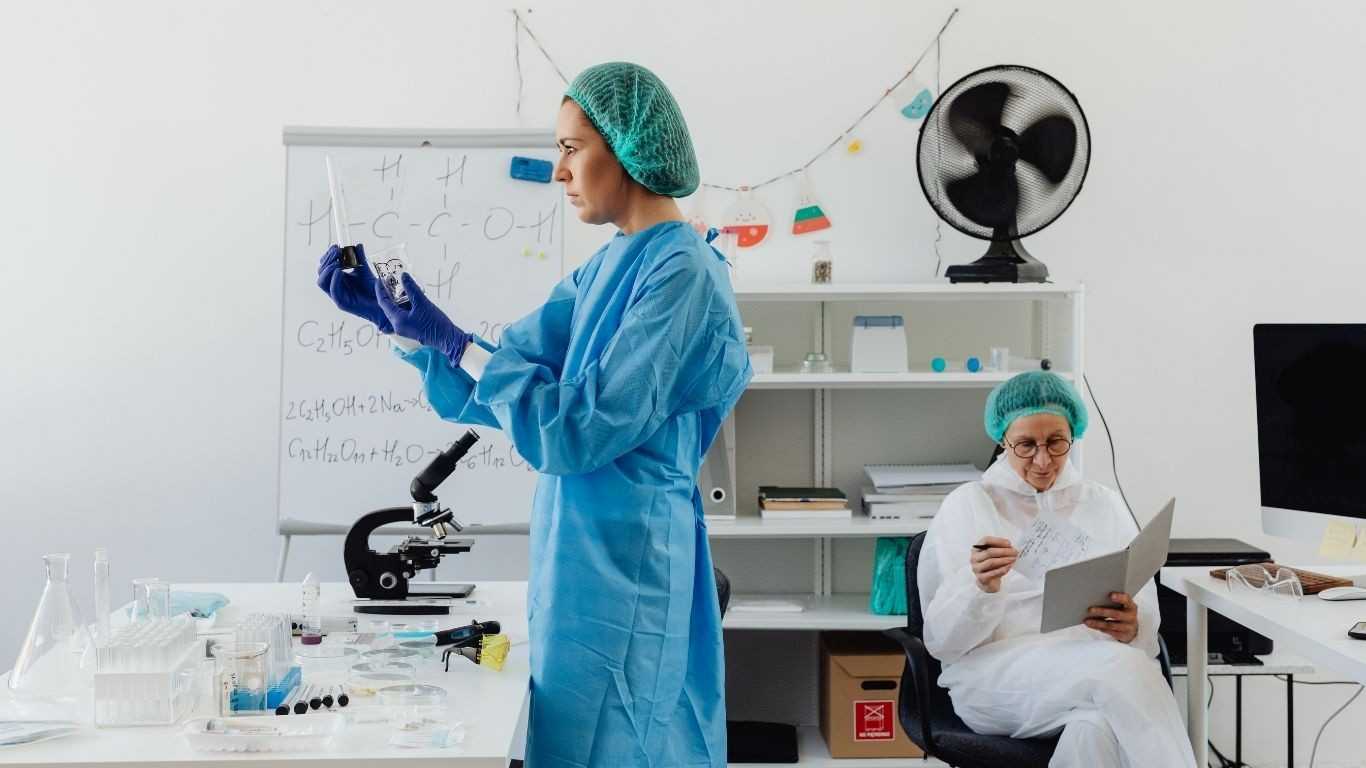 Occupations for Biology Majors in Research and Labs