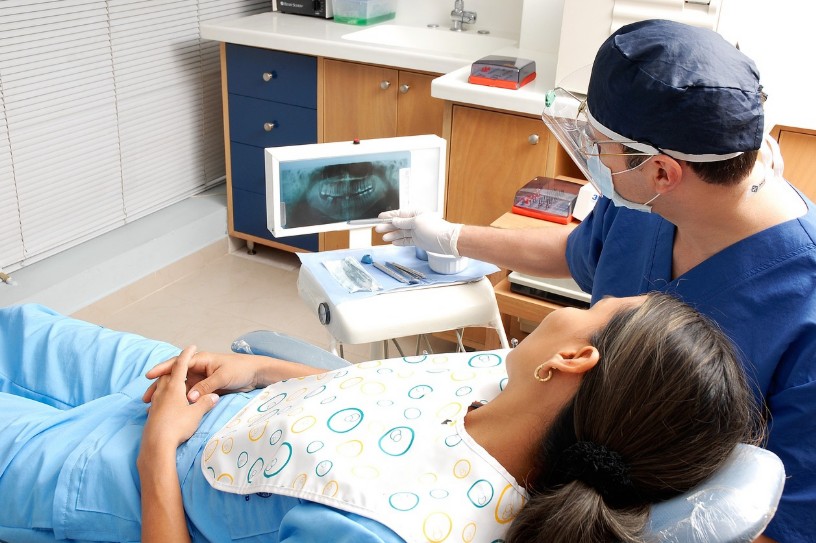 Why See a Periodontist vs. General Dentist for Implants
