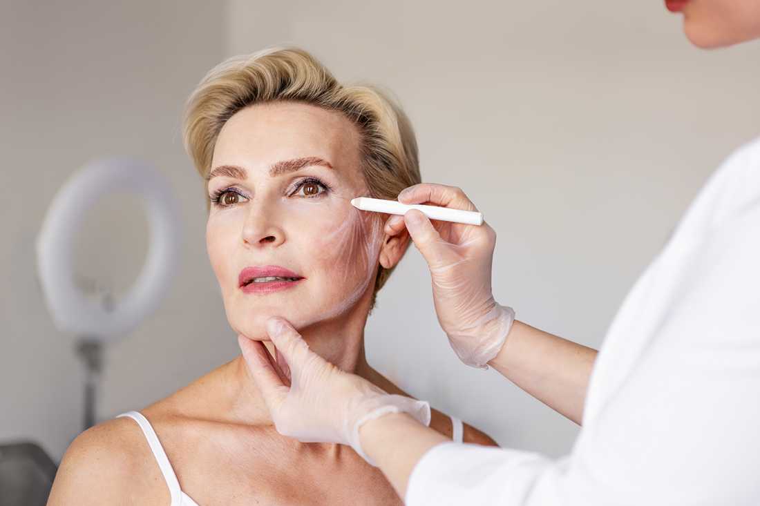 Stem Cell Treatments vs. Traditional Cosmetic Surgery: Cost, Benefits, and Results