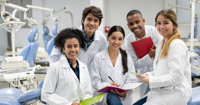 Future Dentist’s Guide: How to choose the Best Gear for Dental School?