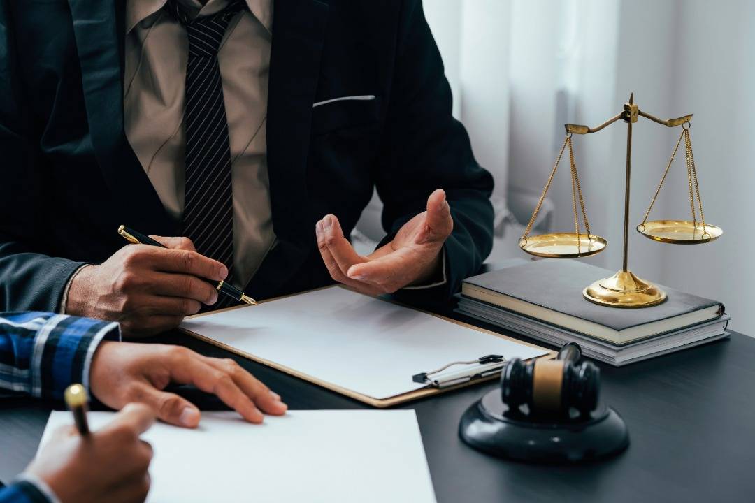 How a Personal Injury Lawyer Builds Your Case