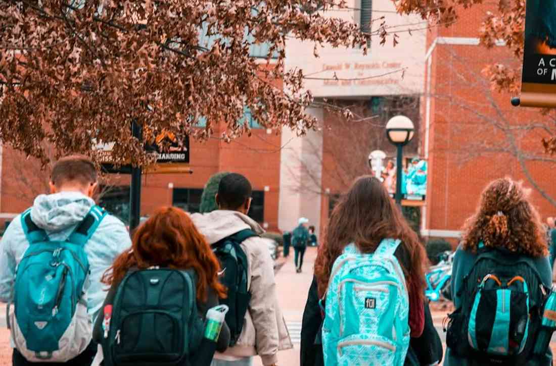 What to Consider Before Choosing a College Program